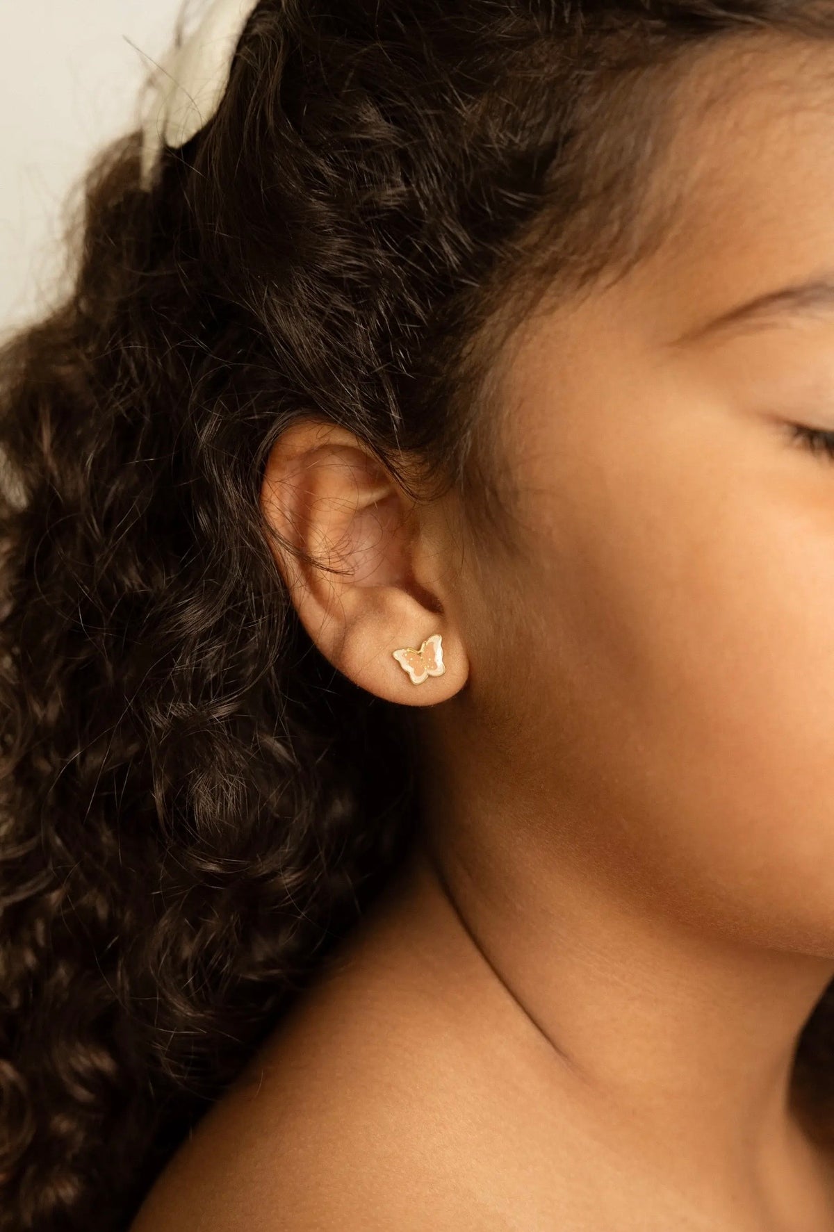 MRS.ERTHA | OORBELLEN GLITTER VLINDER