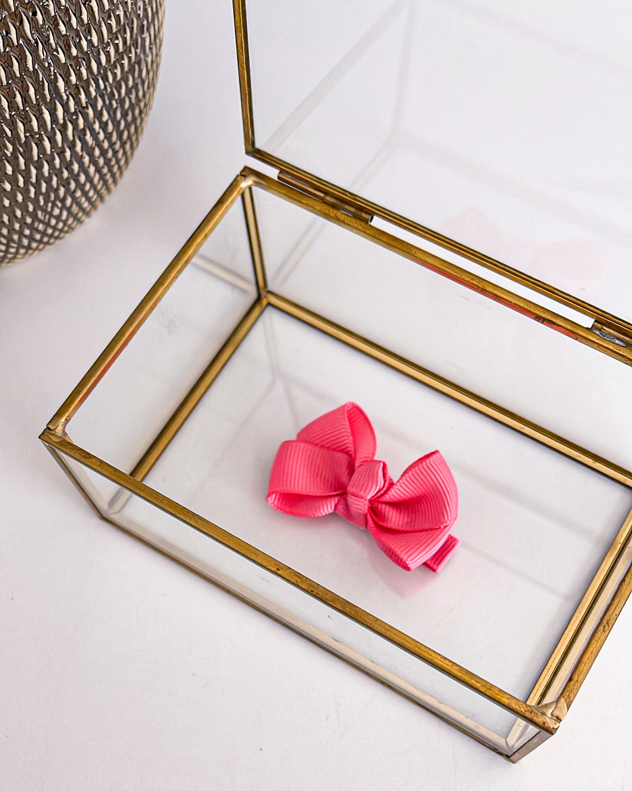 LA FILLETTE | HAARSTRIK OP CLIP NEON ROZE